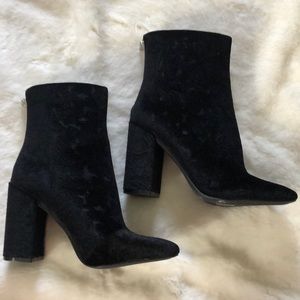 Jessica Simpson black velvet block heel boot 8M